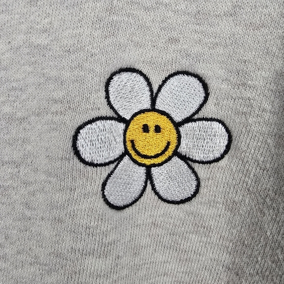 JUNIE GREY Mom Oversized Sweatshirt Embroidered Smile Flower Gray Womens Size L - Picture 2 of 9